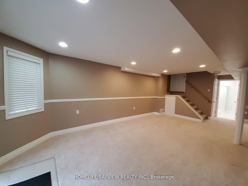 Lower - 644 Mcbean Ave, Newmarket, L3X 2J5 | Image 3