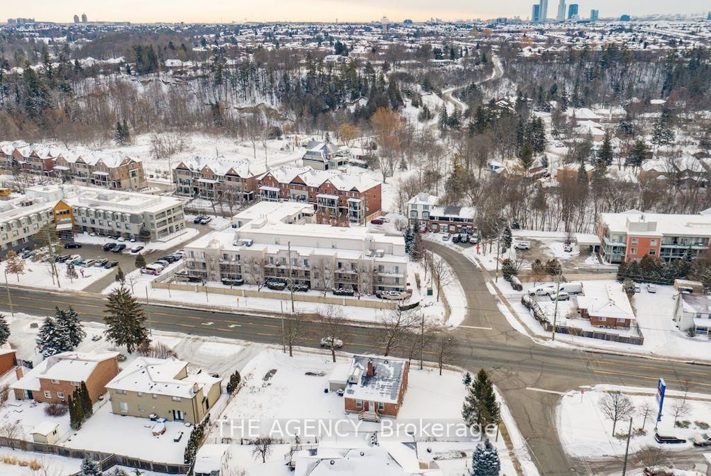 Detached House for sale at 8372 Islington Avenue, Vaughan, Ontario, L4L 1X2 - Islington Woods - MLS: N12544694