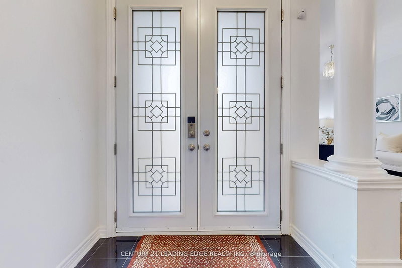 18 Fountain Crt, Richmond Hill, L4S 2K4 | Image 3