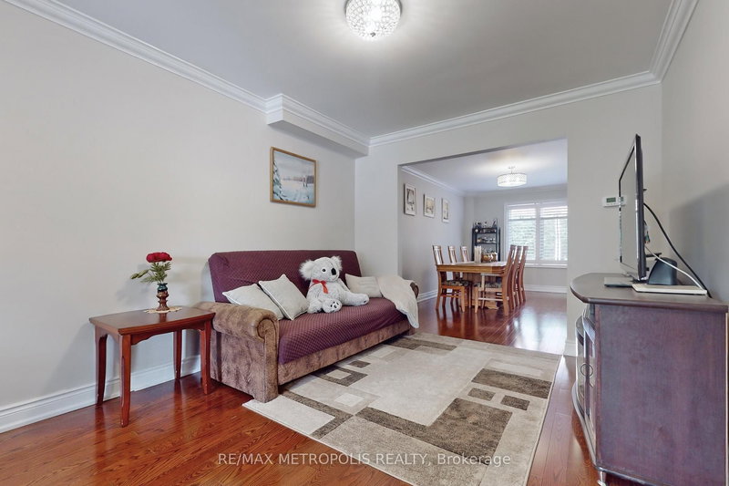 64 Mandel Cres, Richmond Hill, L4C 9Z7 | Image 3