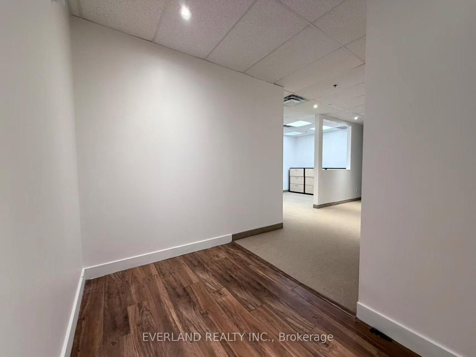 520 Industrial Parkway S - Photo 4