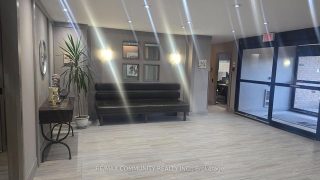 907 - 260 Davis Drive