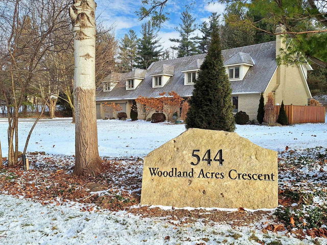 544 Woodland Acres Crescent