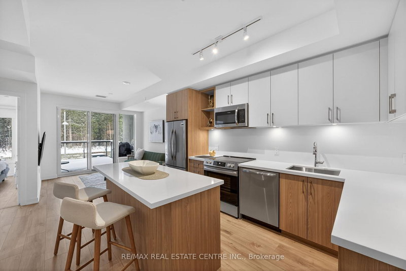 262 - 333 Sunseeker Ave, Innisfil, L9S 0R6 | Image 2