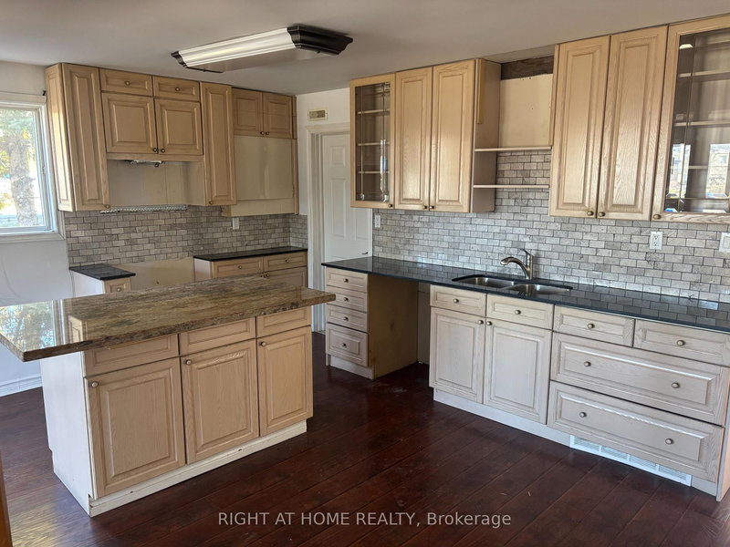 611 Lake Dr S, Georgina, L4P 1T4 | Image 3