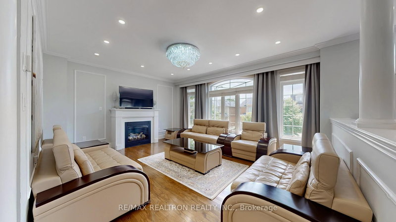 72 Headwater Cres, Richmond Hill, L4E 0T2 | Image 2