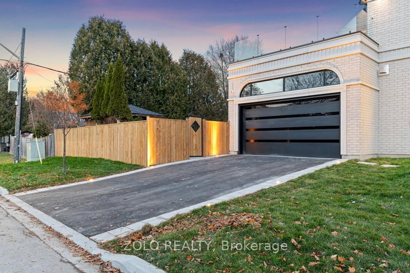 52 Child Dr, Aurora, L4G 1Y5 | Image 3