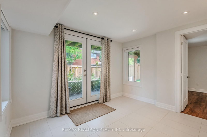 Lower - 691 Shanahan Blvd, Newmarket, L3X 1P8 | Image 3