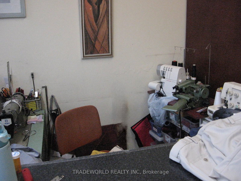 2B - 8100 Yonge St, Vaughan, L4J 6W6 | Image 2