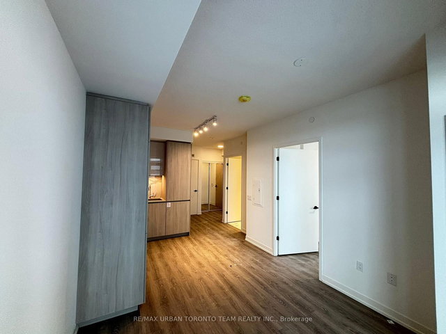 2615 - 8 Interchange Way