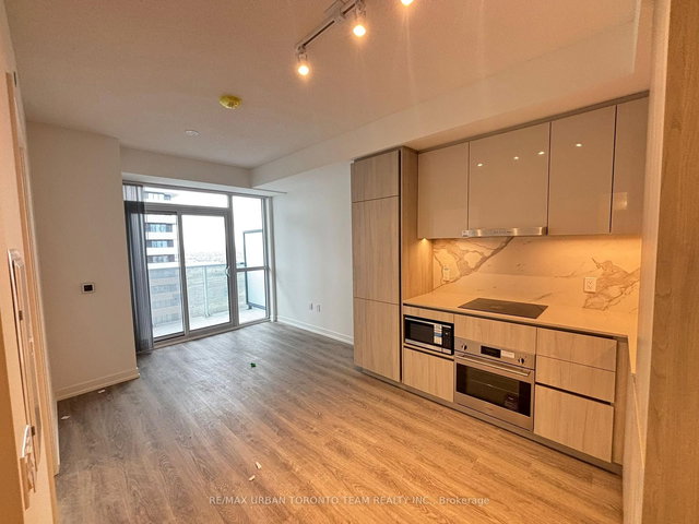 2615 - 8 Interchange Way