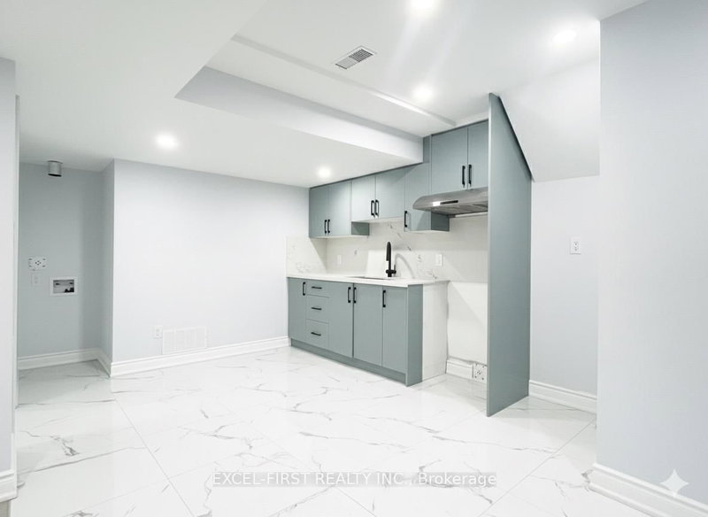 31 Ames Cres, Aurora, L4G 0C3 | Image 3