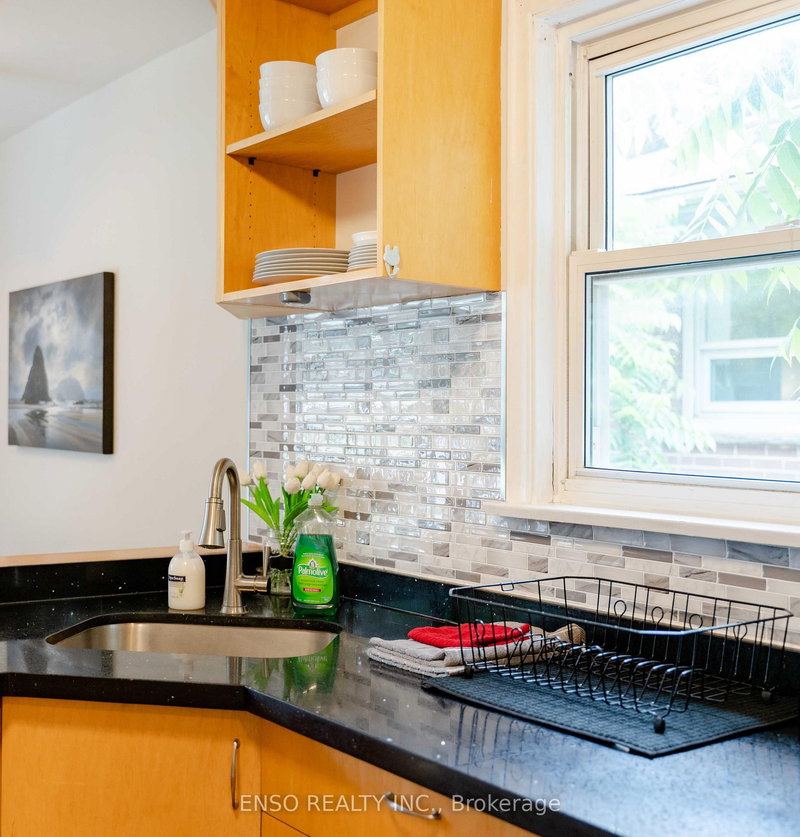 Unit B - 24 Gentry Cres, Richmond Hill, L4C 2G9 | Image 2