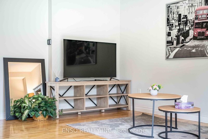 Unit B - 24 Gentry Cres, Richmond Hill, L4C 2G9 | Image 3