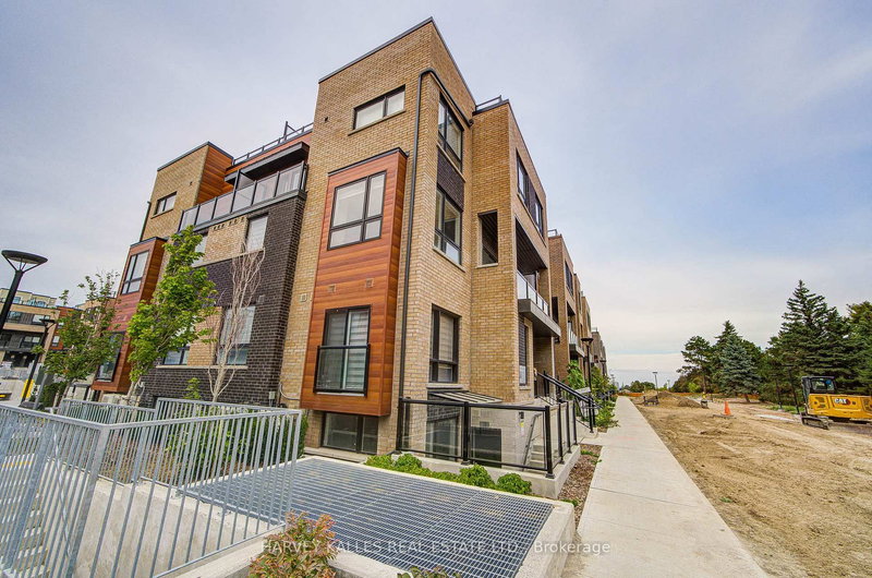 16 - 24 Lytham Green Circ, Newmarket, L3Y 0H4 | Image 3