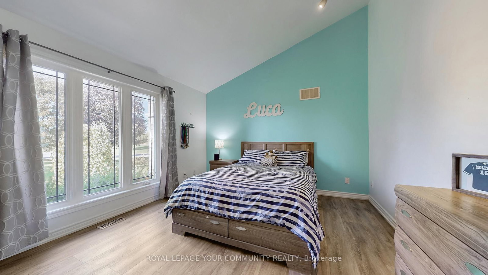 Detached House for sale at 1065 20th Sideroad, King, Ontario, L0G 1T0 - Schomberg - MLS: N12576350