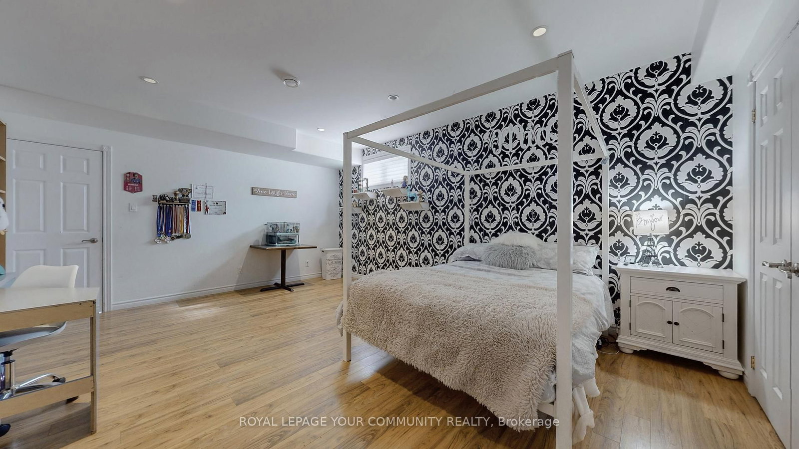 Detached House for sale at 1065 20th Sideroad, King, Ontario, L0G 1T0 - Schomberg - MLS: N12576350