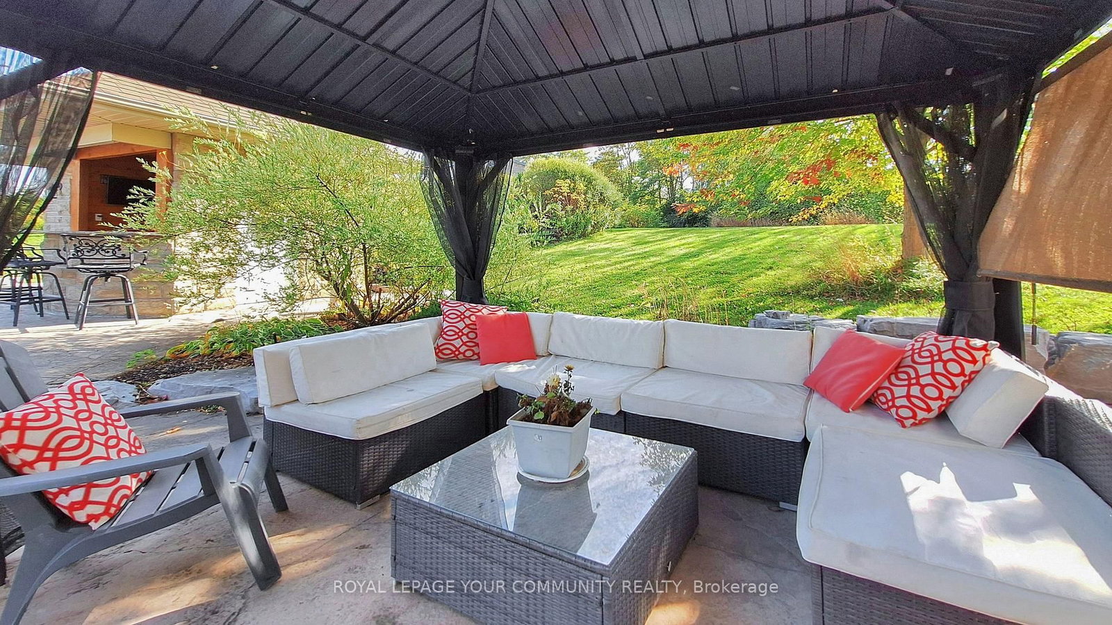 Detached House for sale at 1065 20th Sideroad, King, Ontario, L0G 1T0 - Schomberg - MLS: N12576350