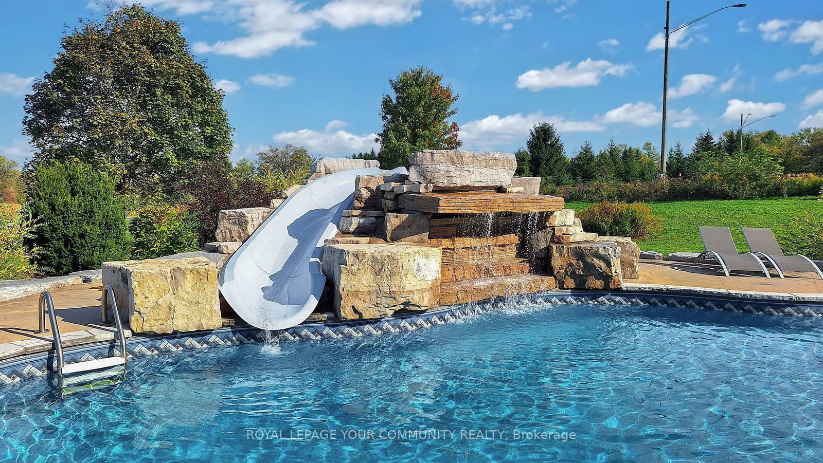 Detached House for sale at 1065 20th Sideroad, King, Ontario, L0G 1T0 - Schomberg - MLS: N12576350