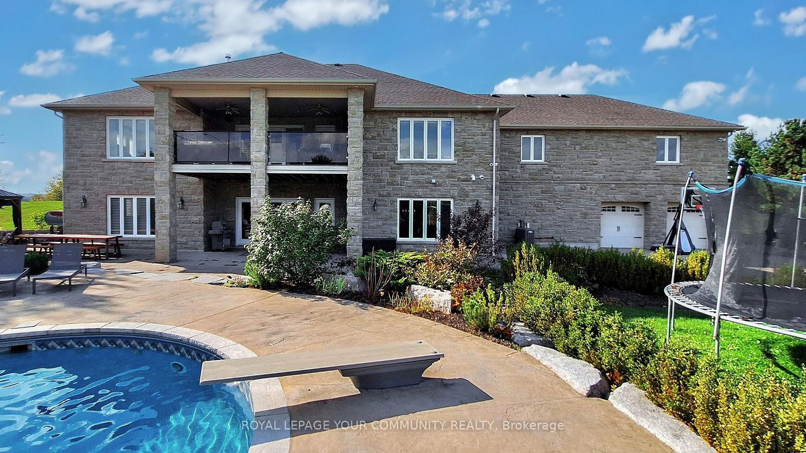 Detached House for sale at 1065 20th Sideroad, King, Ontario, L0G 1T0 - Schomberg - MLS: N12576350