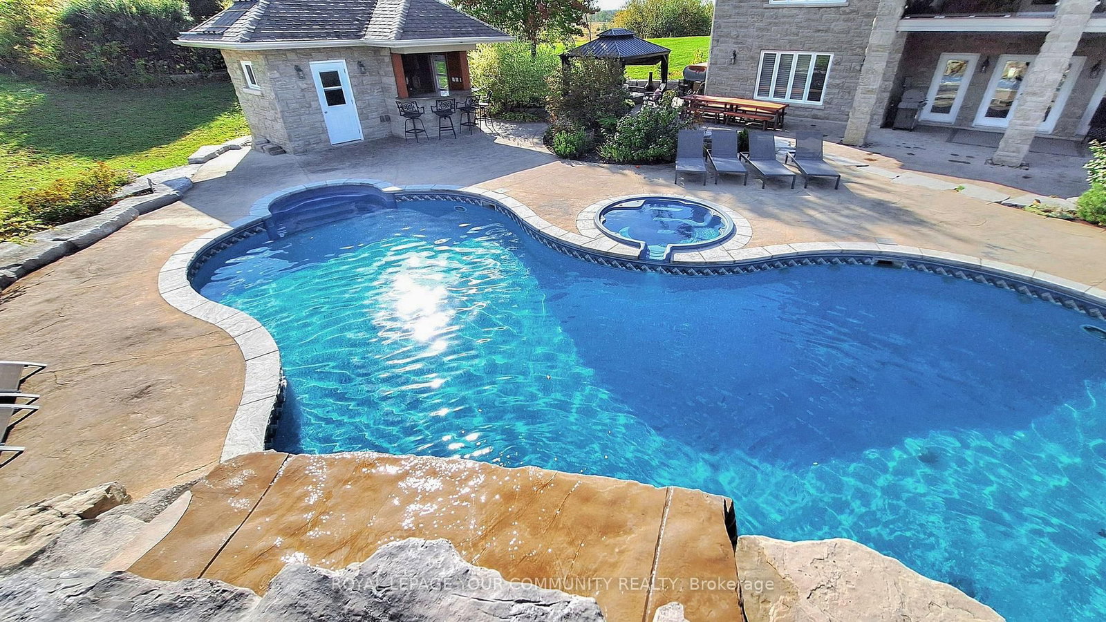 Detached House for sale at 1065 20th Sideroad, King, Ontario, L0G 1T0 - Schomberg - MLS: N12576350