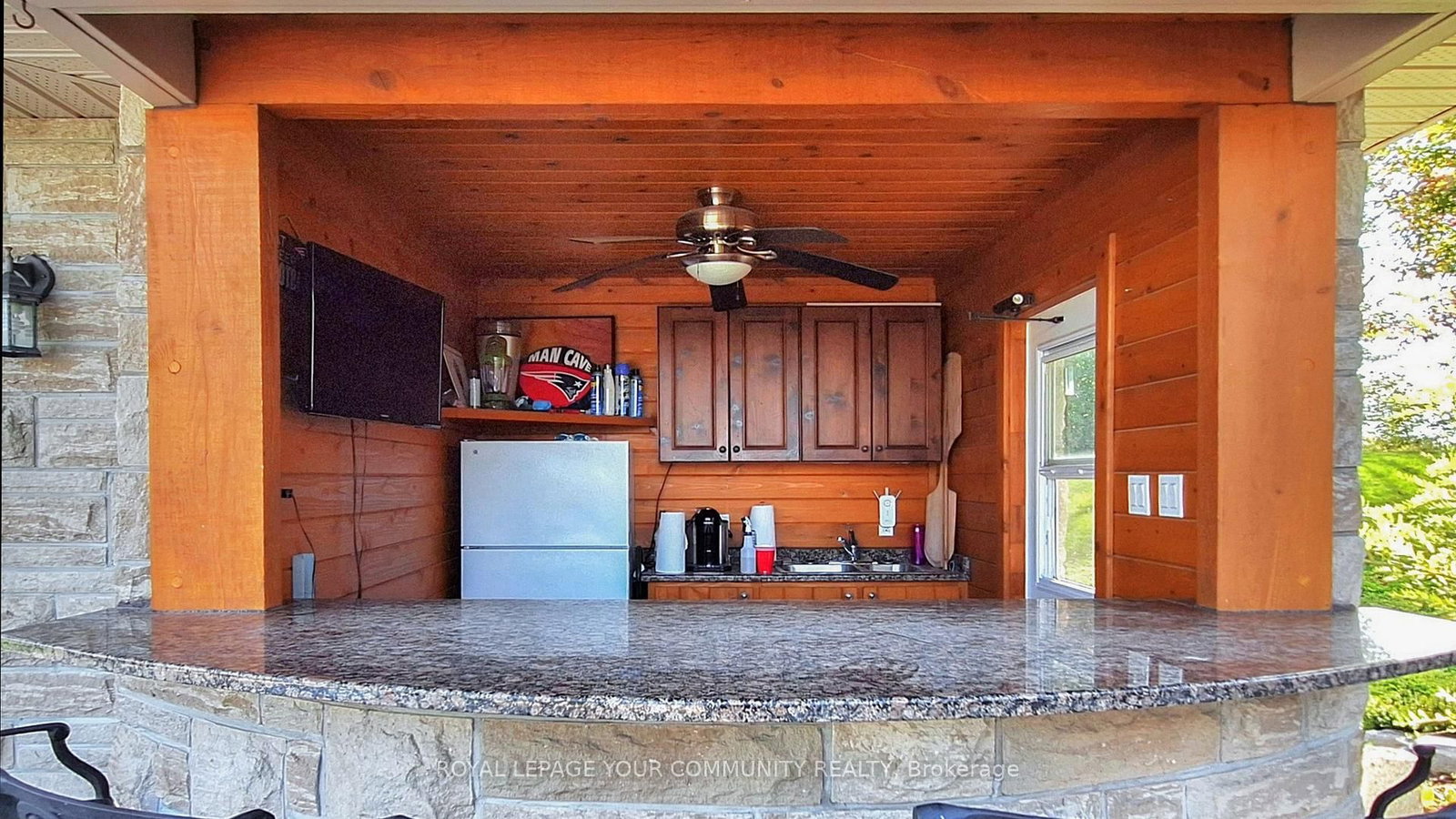 Detached House for sale at 1065 20th Sideroad, King, Ontario, L0G 1T0 - Schomberg - MLS: N12576350