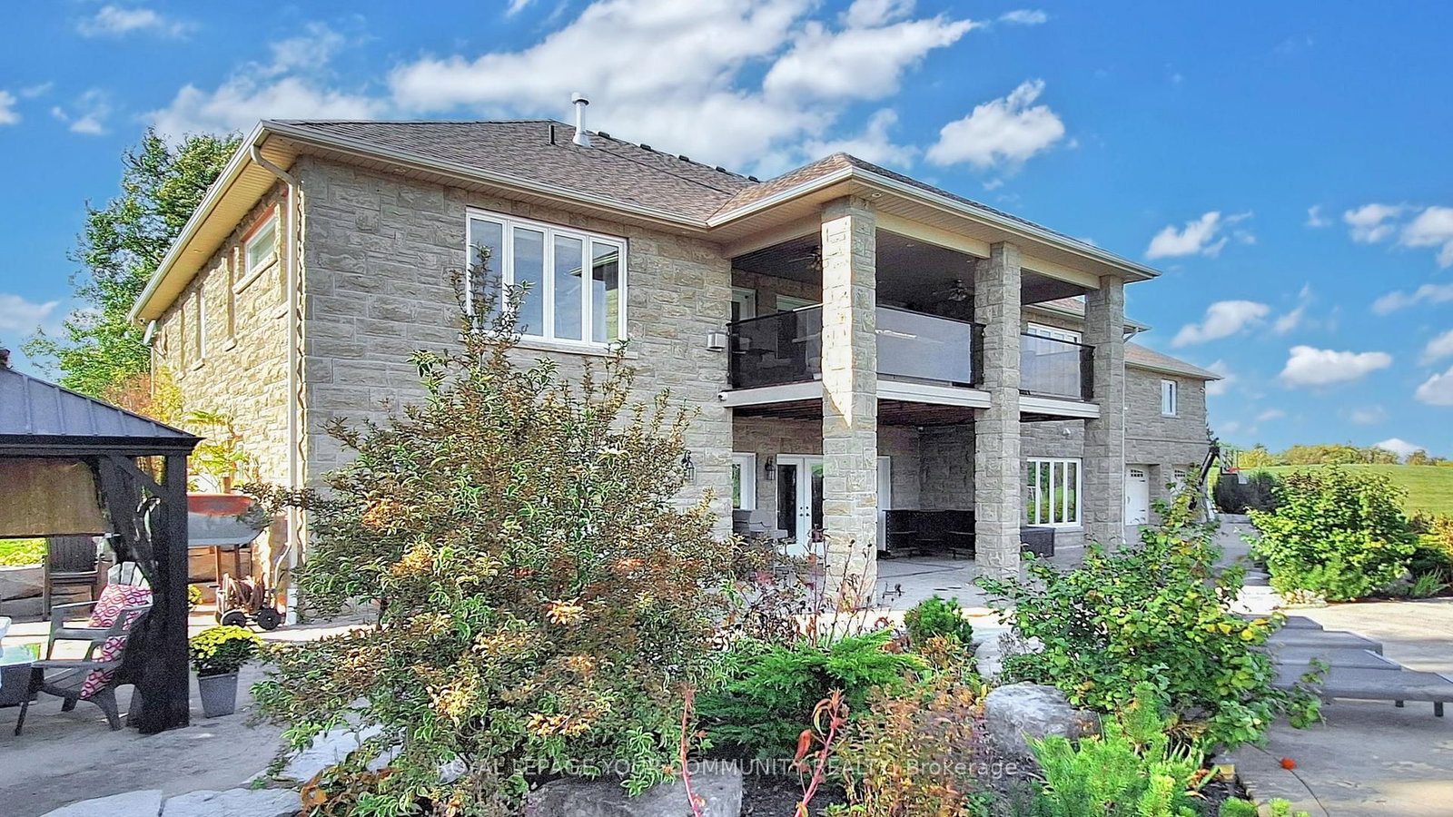 Detached House for sale at 1065 20th Sideroad, King, Ontario, L0G 1T0 - Schomberg - MLS: N12576350