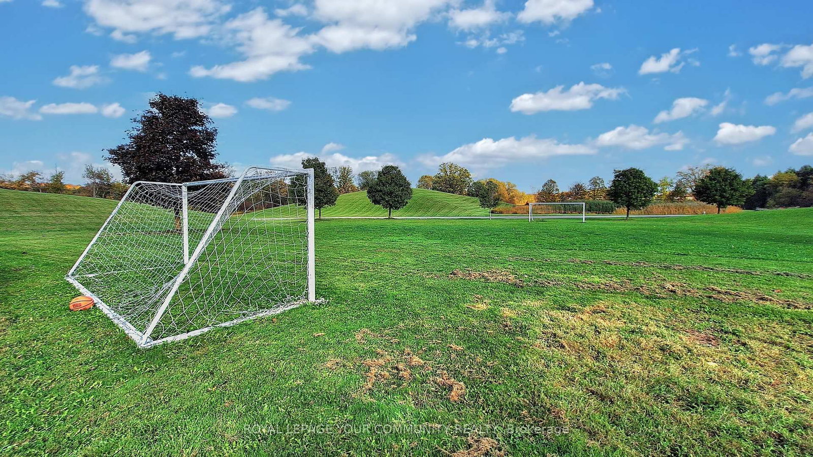 Detached House for sale at 1065 20th Sideroad, King, Ontario, L0G 1T0 - Schomberg - MLS: N12576350