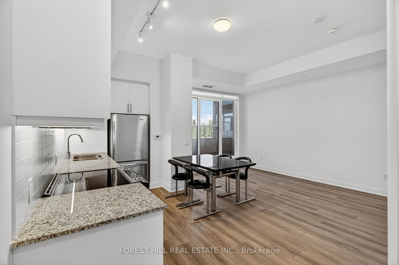208 - 10 Gatineau Dr, Vaughan, L4J 0L2 | Image 2