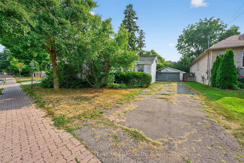 117 Lucas St, Richmond Hill, L4C 4P4 | Image 2