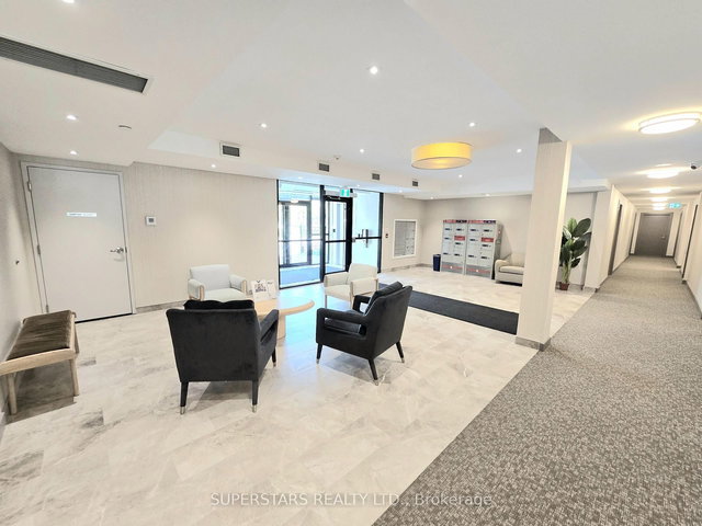 305 - 1709 Bur Oak Avenue