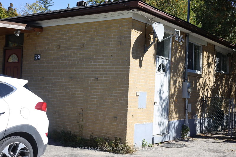 Bsmnt - 39 Davis Rd, Aurora, L4G 2B4 | Image 2