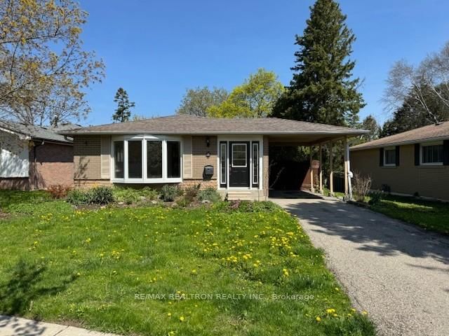 Main Floor - 8 Devins Dr, Aurora, L4G 2Z1 | Image 2