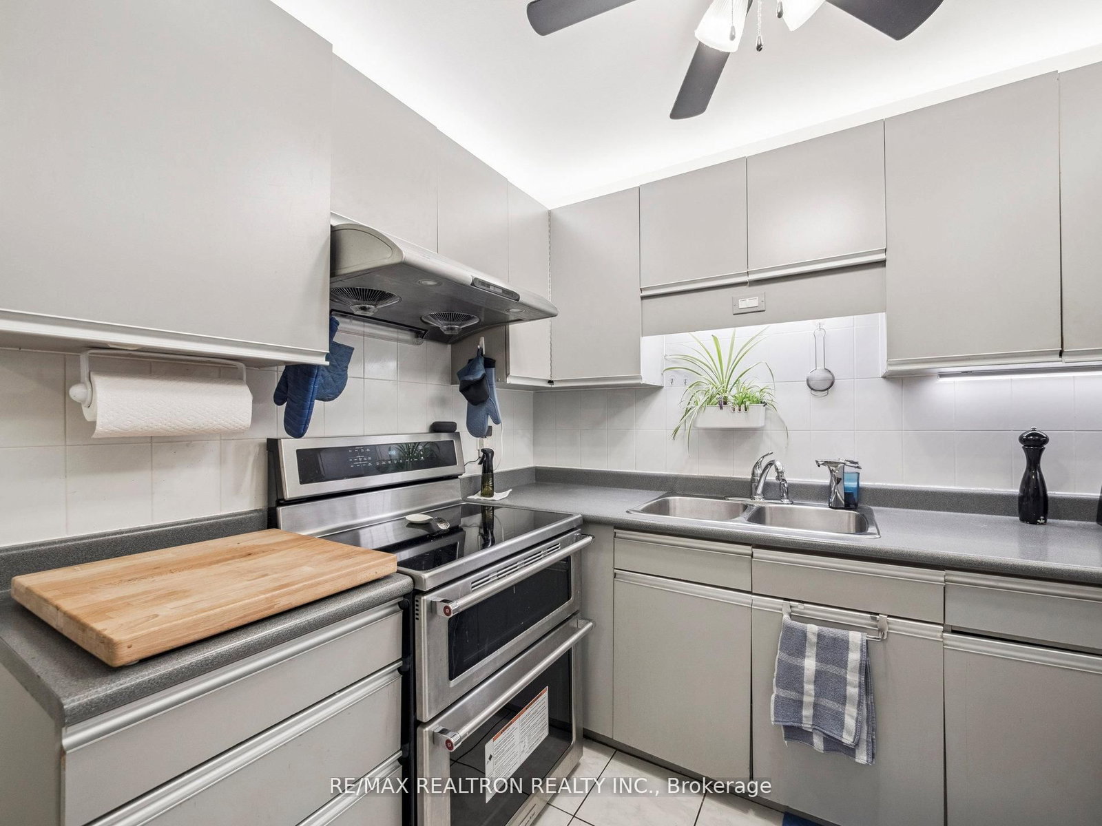 Townhouse sold at 26 Gordon Way, Markham, Ontario, L3T 5A2 - Aileen-Willowbrook - MLS: N12581104