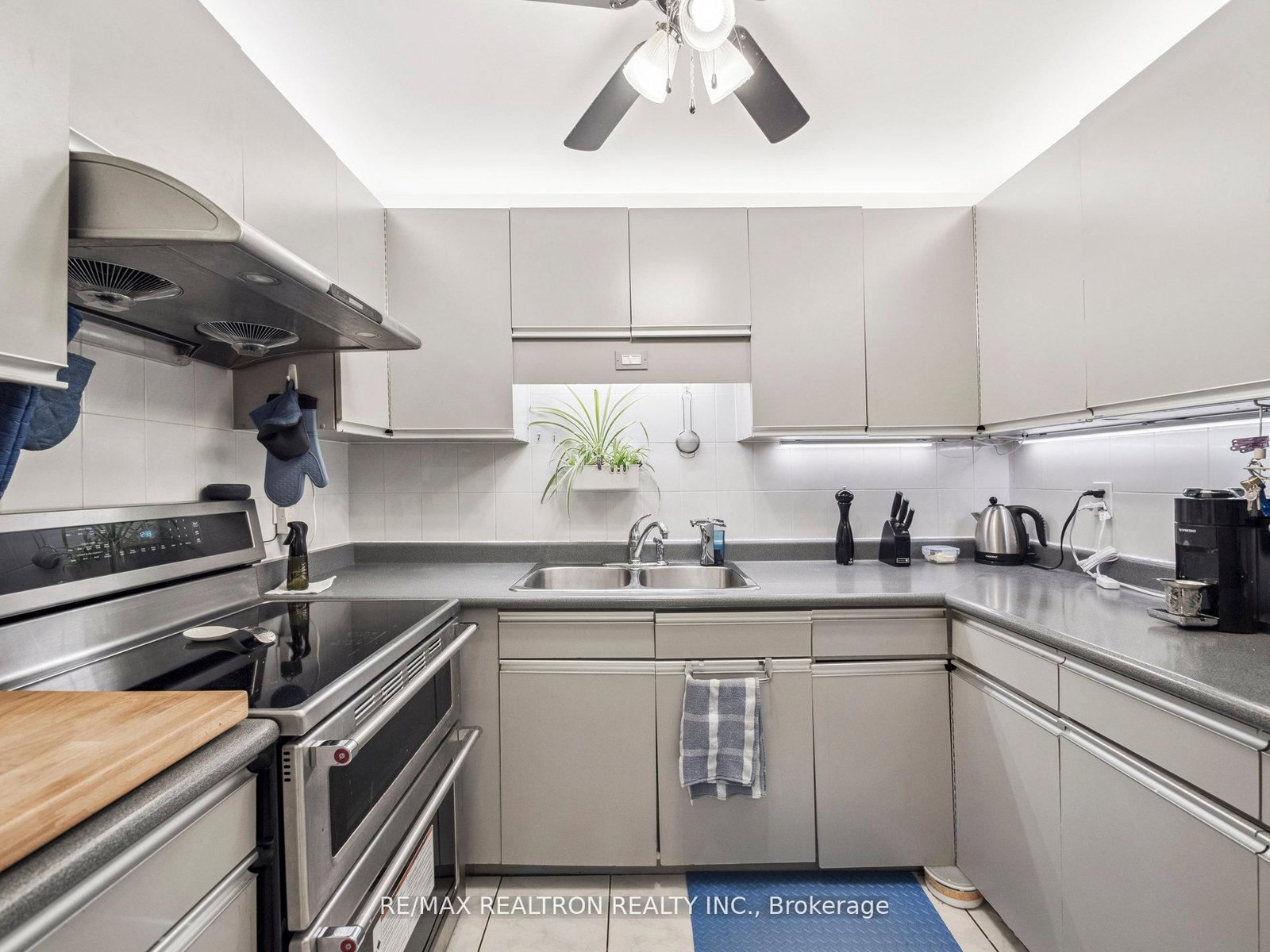 Townhouse sold at 26 Gordon Way, Markham, Ontario, L3T 5A2 - Aileen-Willowbrook - MLS: N12581104