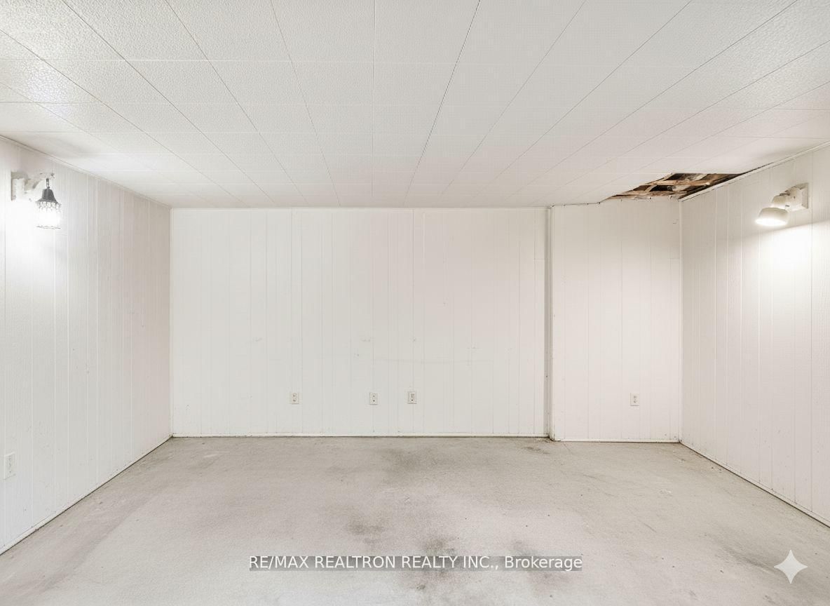 Townhouse sold at 26 Gordon Way, Markham, Ontario, L3T 5A2 - Aileen-Willowbrook - MLS: N12581104