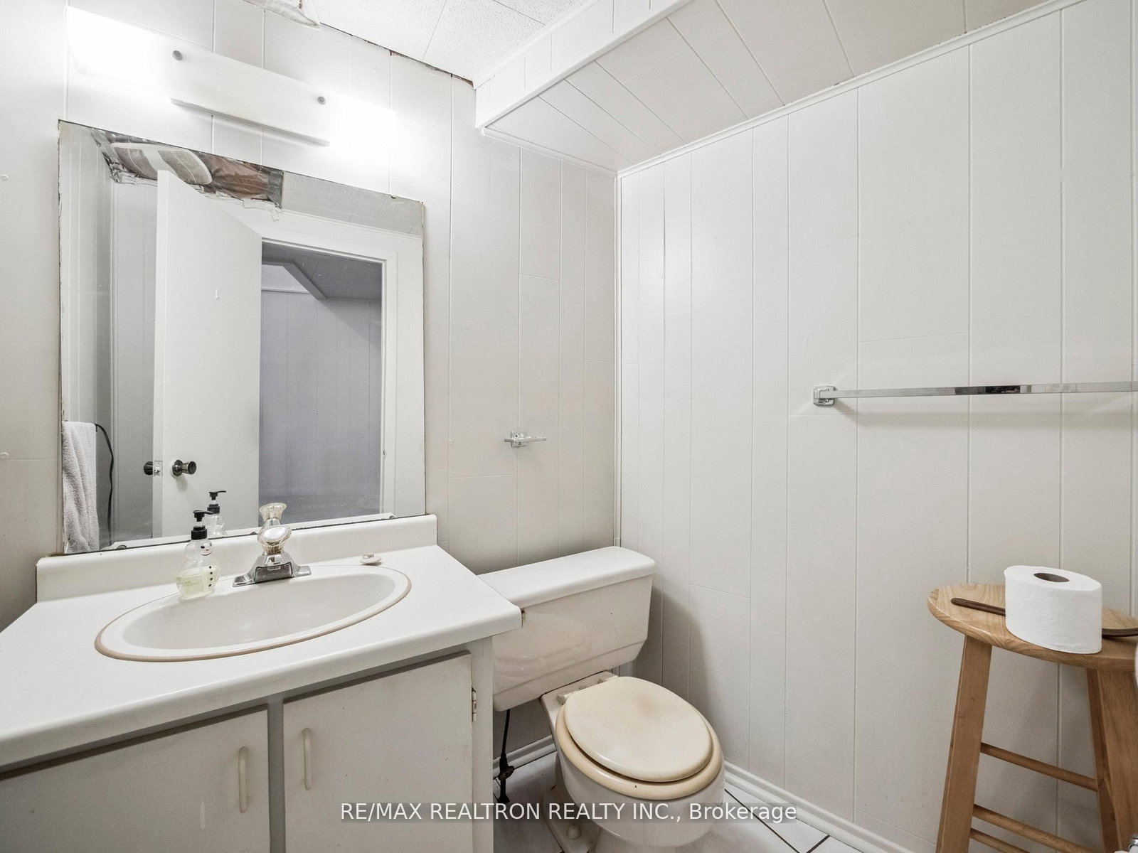 Townhouse sold at 26 Gordon Way, Markham, Ontario, L3T 5A2 - Aileen-Willowbrook - MLS: N12581104