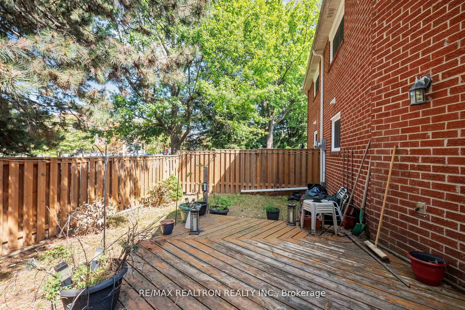 Townhouse sold at 26 Gordon Way, Markham, Ontario, L3T 5A2 - Aileen-Willowbrook - MLS: N12581104