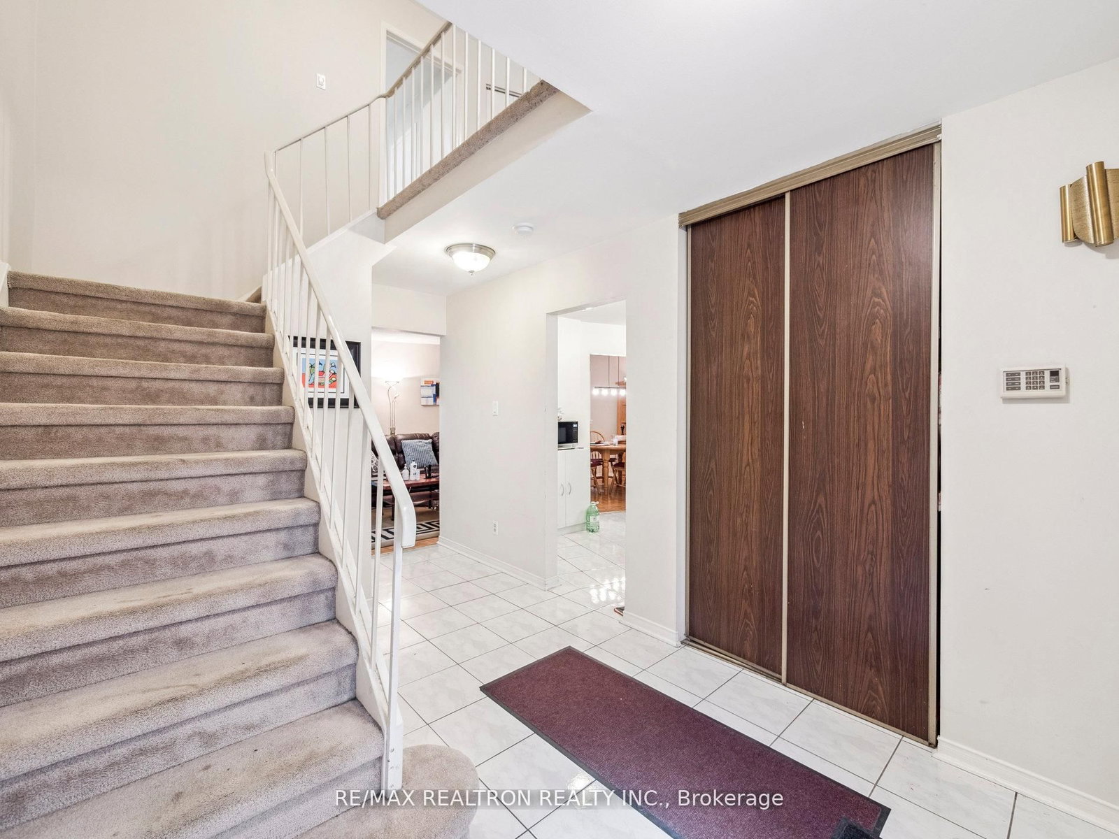 Townhouse sold at 26 Gordon Way, Markham, Ontario, L3T 5A2 - Aileen-Willowbrook - MLS: N12581104