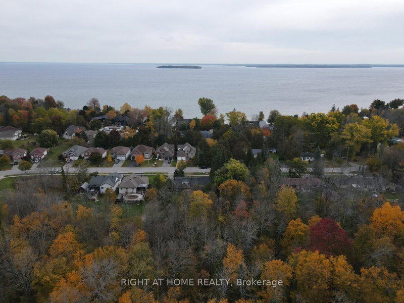 2802 Ireton St, Innisfil, L9S 2J2 | Image 2