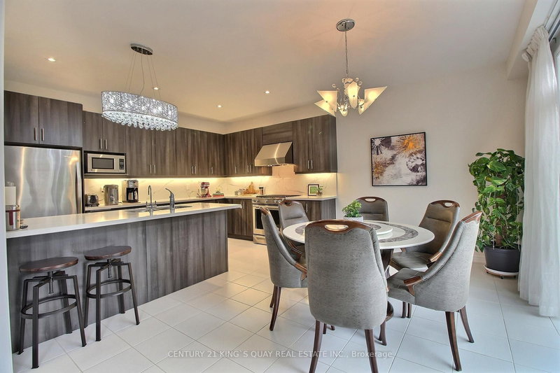 45 Chessington Ave, East Gwillimbury, L9N 0R5 | Image 2