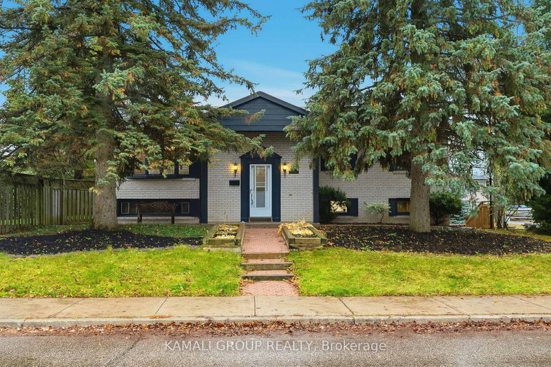 156 Trayborn Dr, Richmond Hill, L4C 4L1 | Image 2