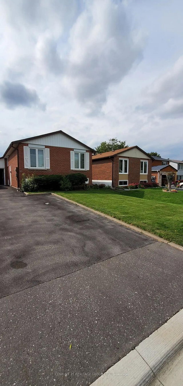 Main Floor - 464 Sandford Street