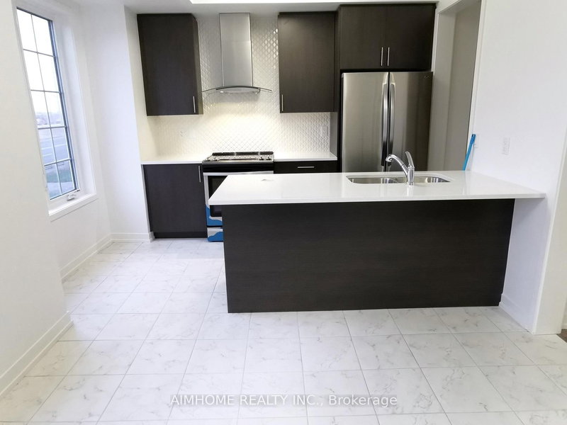 167 Harding Park St, Newmarket, L3Y 0E3 | Image 2