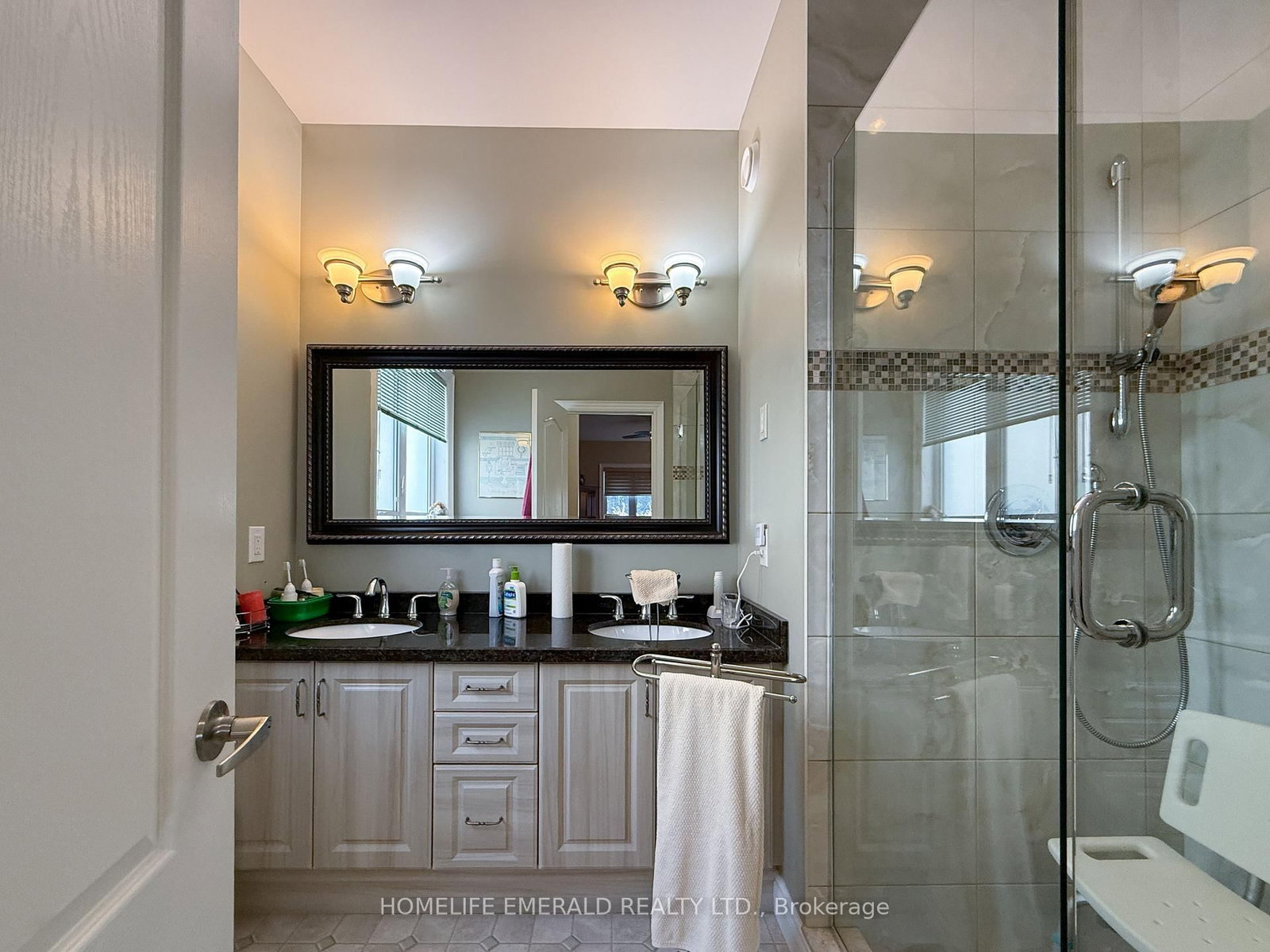 Detached House for sale at 17 Tree Top Street, Essa, Ontario, L0M 1B2 - Angus - MLS: N12585604