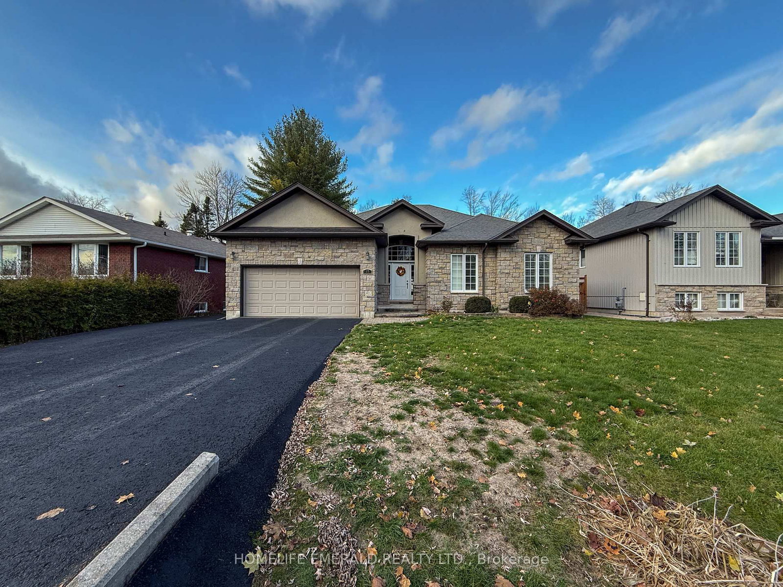 Detached House for sale at 17 Tree Top Street, Essa, Ontario, L0M 1B2 - Angus - MLS: N12585604