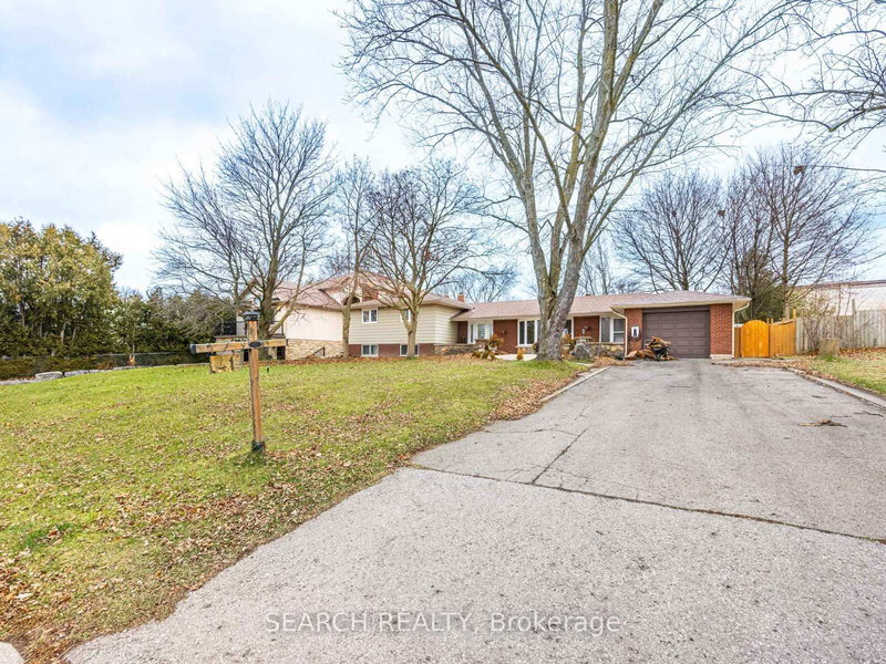 41 Hamilton Dr, Newmarket, L3Y 3E7 | Image 3