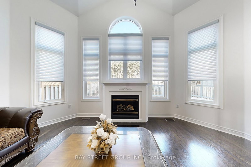 103 Colesbrook Rd, Richmond Hill, L4S 2G3 | Image 3