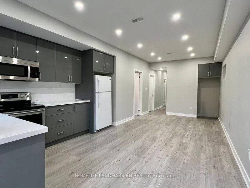 Bsmt - 25 Clara May Ave, East Gwillimbury, L9N 0R4 | Image 2