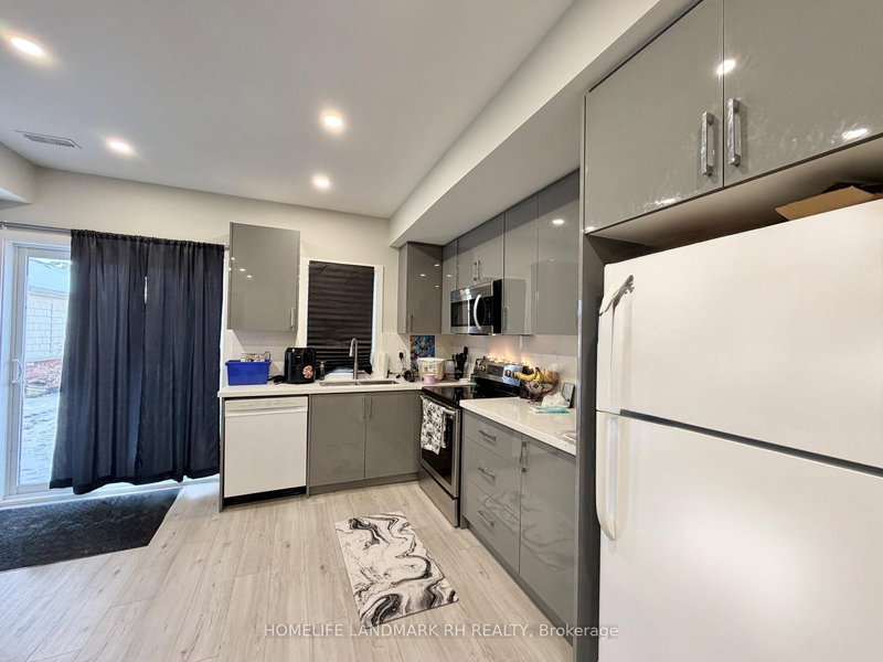 Bsmt - 25 Clara May Ave, East Gwillimbury, L9N 0R4 | Image 3